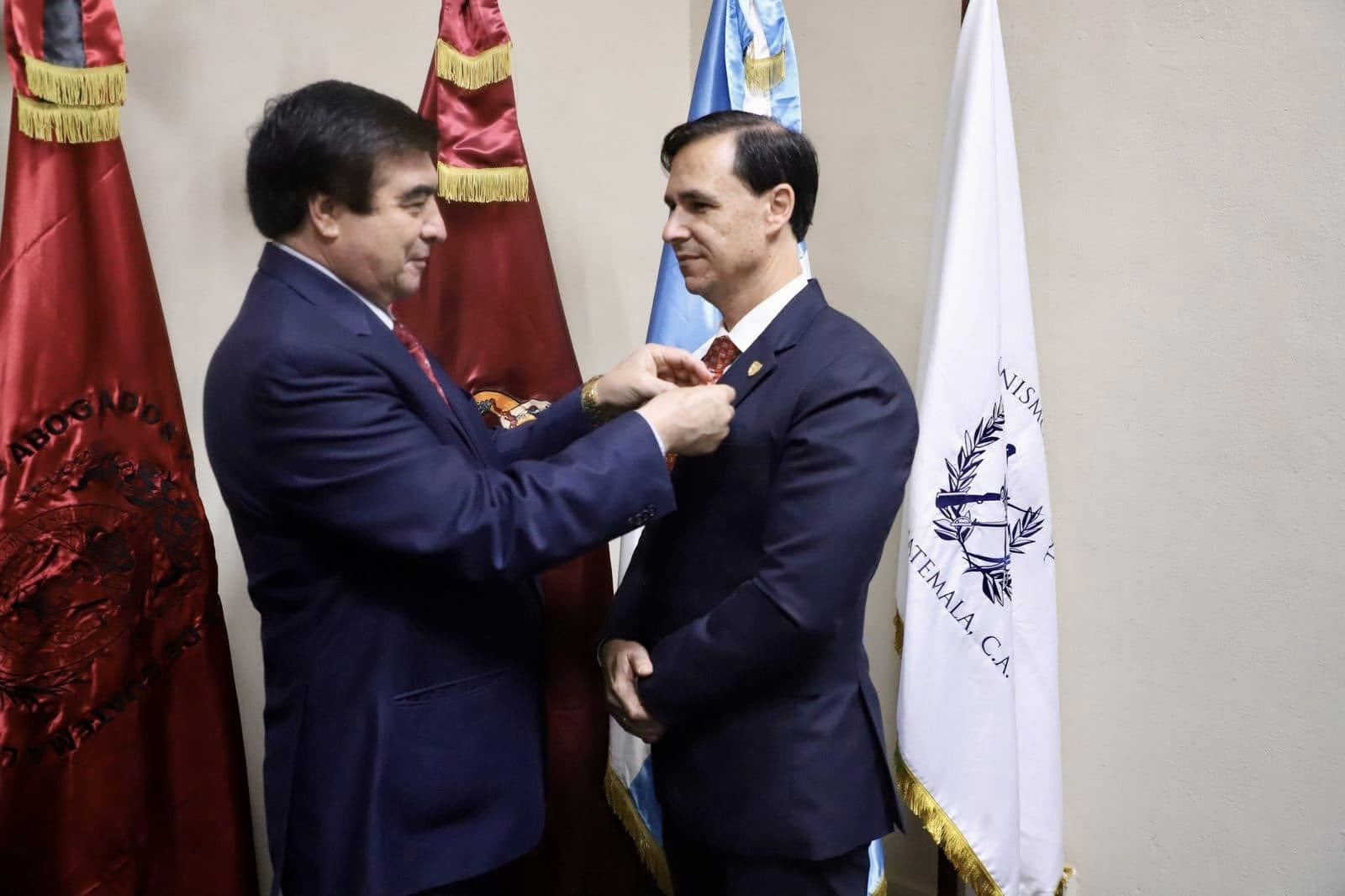 Juramentan al Presidente del Consejo del IDPP 